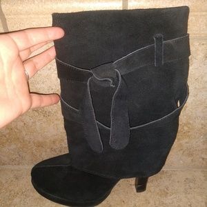 Black heeled boots